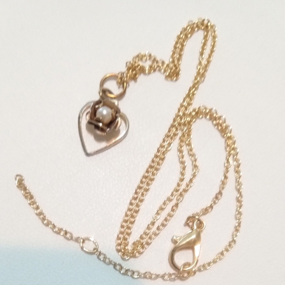 Sarah Coventry Vintage Faux Pearl Gold Tone Flower Rose Heart Necklace Dainty - Picture 1 of 3